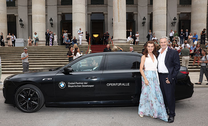 Nicola Tiggeler und Timothy Peach kamen zu „BMW x Oper für alle“ in der Bayerische Staatsoper. (Photo by Gerald Matzka/ ProjectImages für BMW) 